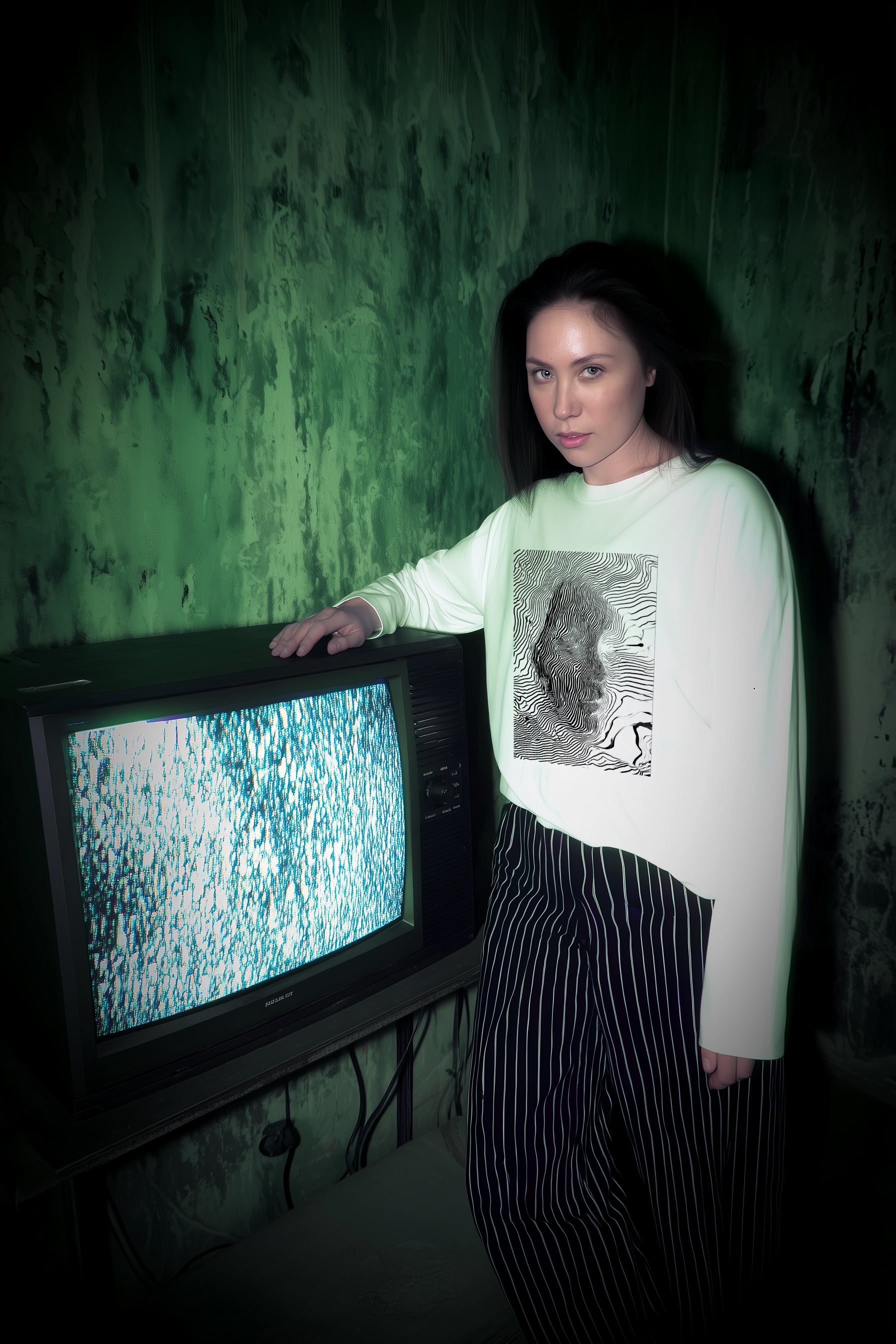 Erleen Nada Long Sleeve Tee – Abstract Portrait Artist Shirt